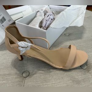 NWT Dream Pairs nude strappy heel size 11
